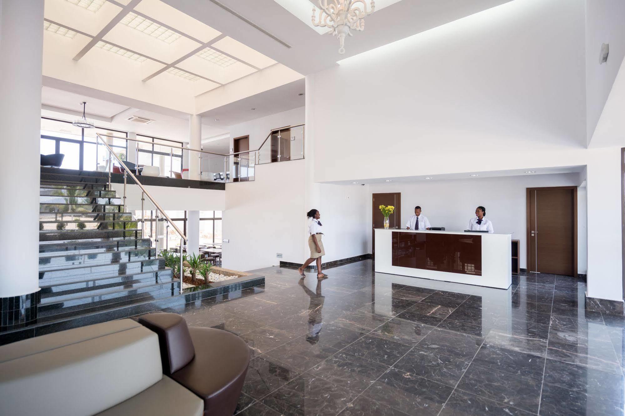 Hotel Vip Executive Tete Exterior photo